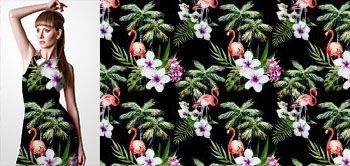 09006v Materiał ze wzorem malowane zwierzęta (flaming), tropikalne liście, kwiaty (hibiskus) i palmy w stylu akwareli